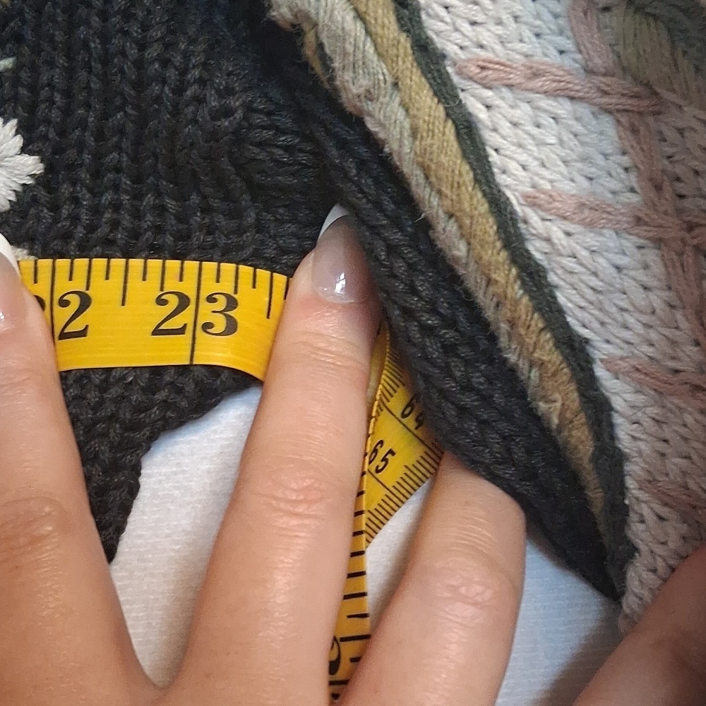 Jennifer Reed Sweater Medium - Picture 8 of 12